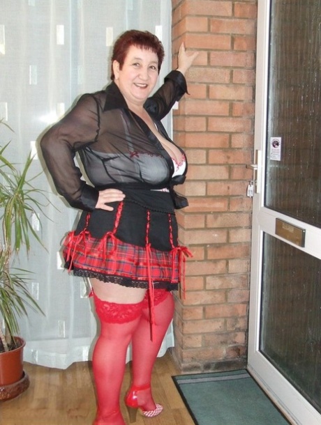Fat amateur with short hair Kinky Carol exposes her huge tits in red nylons