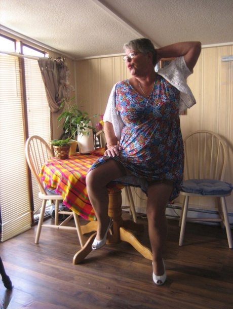 Fat granny Girdle Goddess exposes her huge boobs in a girdle and nylons