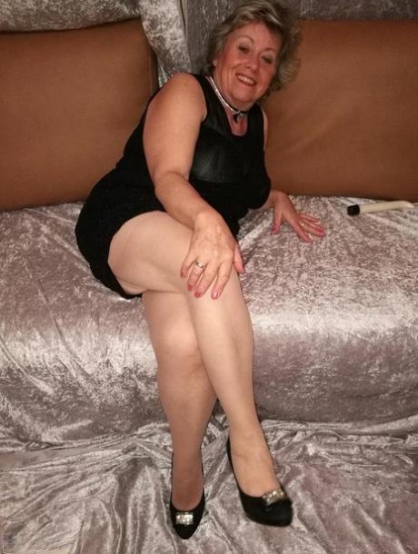 Horny granny Caro hikes up her dress to masturbate in nylons and heels