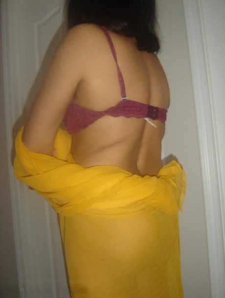 Chubby Indian female frees her shaved pussy and butt from a wrap
