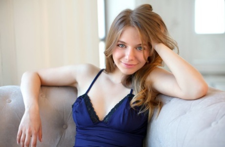 Beautiful teen Siya gets totally naked in a tempting manner