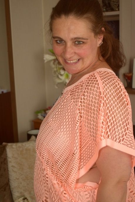 Redheaded BBW makes her nude modelling debut upon a sofa