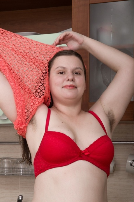 Chubby amateur Sunshine reveals her big nipples and bush in the kitchen