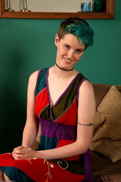 Short haired hippie babe Cyan removes her dress and flaunts her hairy pussy