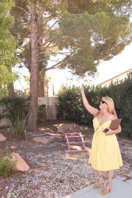 Big breasted MILF Joclyn Stone shows her fat body and flaunts her bush