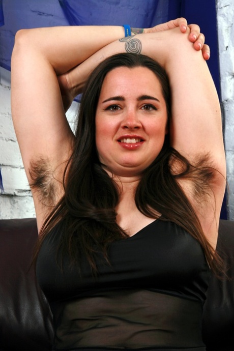Native Seattle babe Tina Diamond strips and exposes her curvy hairy body