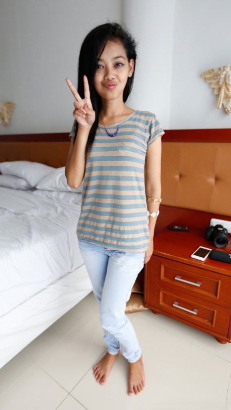 Attractive Asian babe unveils her natural boobs and enjoys POV sex
