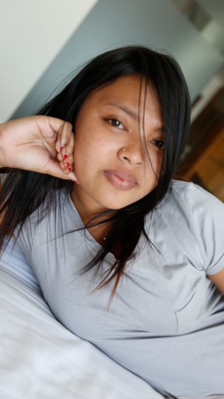 Cute Asian amateur Pann expsoes her firm tits and takes a knob in POV